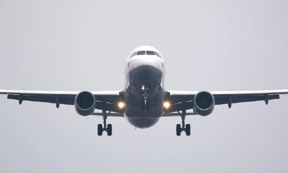 Κορονοϊός: Πώς μπορεί να μεταδοθεί μέσα στο αεροπλάνο